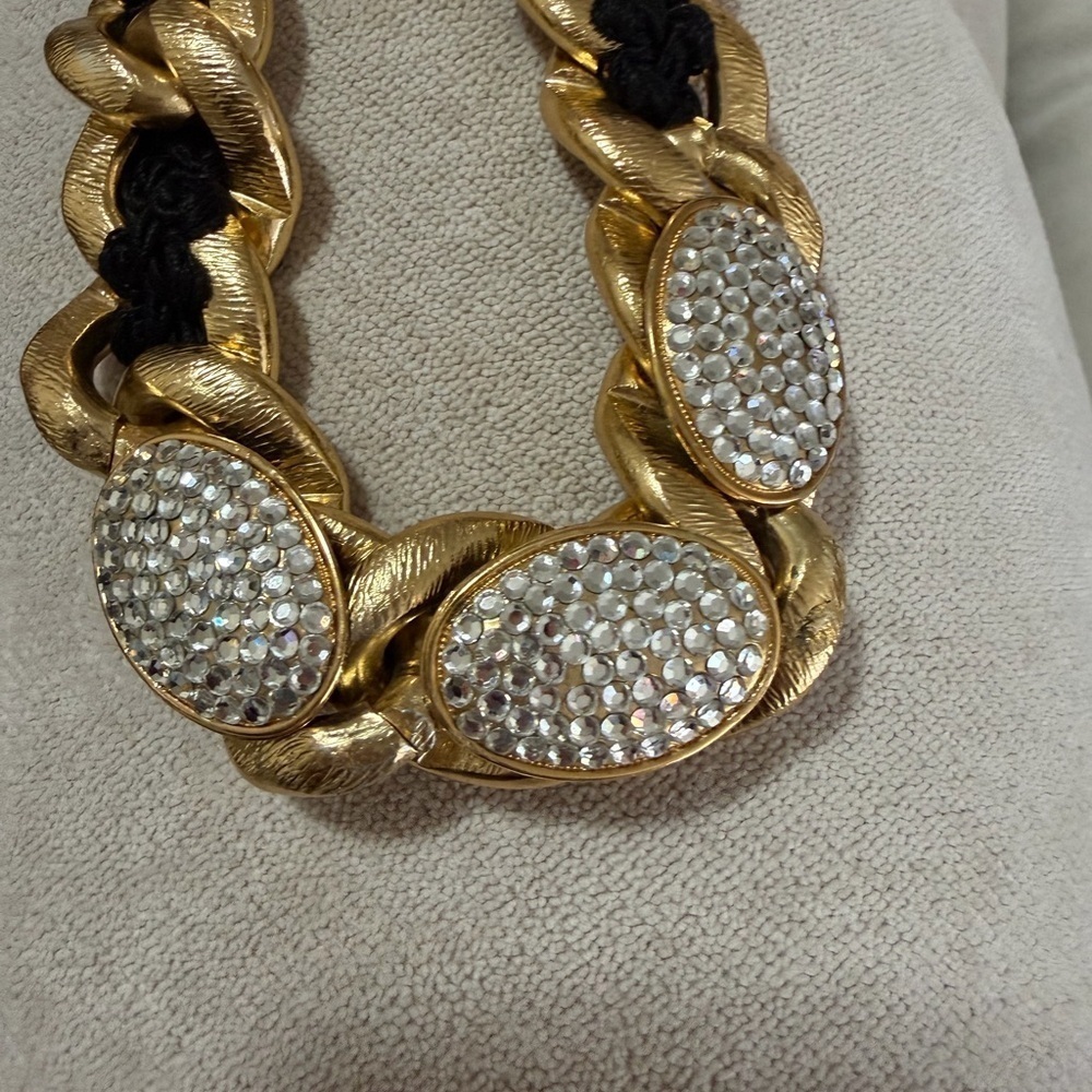 Elegant Gold Interlocking Chain Belt Crystal rhinestones & velvet - Picture 1 of 4